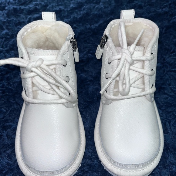UGG White Leather Neumel